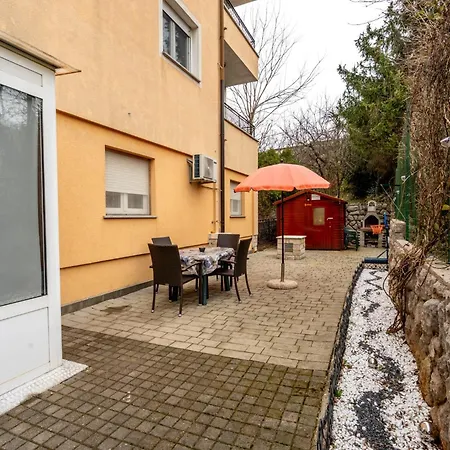 Lu Apartment